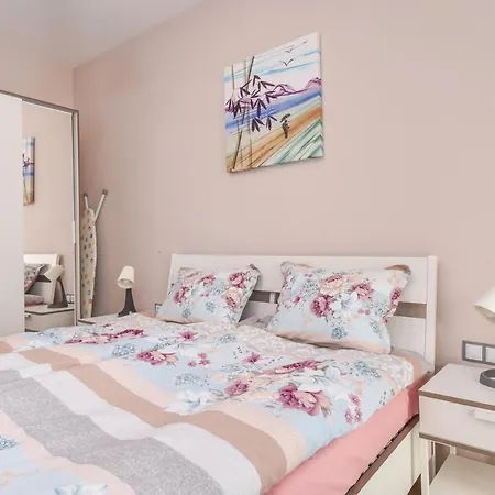• Kanso Japan • 2-bdr Flat With Balcony * Sofie